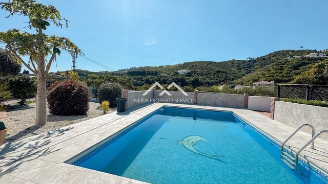 4 soveværelse Villa til salg i Avda Pescia - Ctra de Frigiliana, Nerja med swimmingpool garage - € 549.000 (Ref: 9748362)