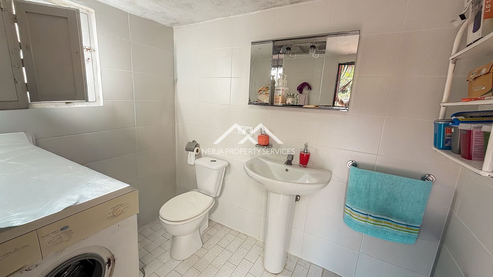 4 chambre Villa/Maison à vendre à Nerja avec piscine - 335 000 € (Ref: 9752354)