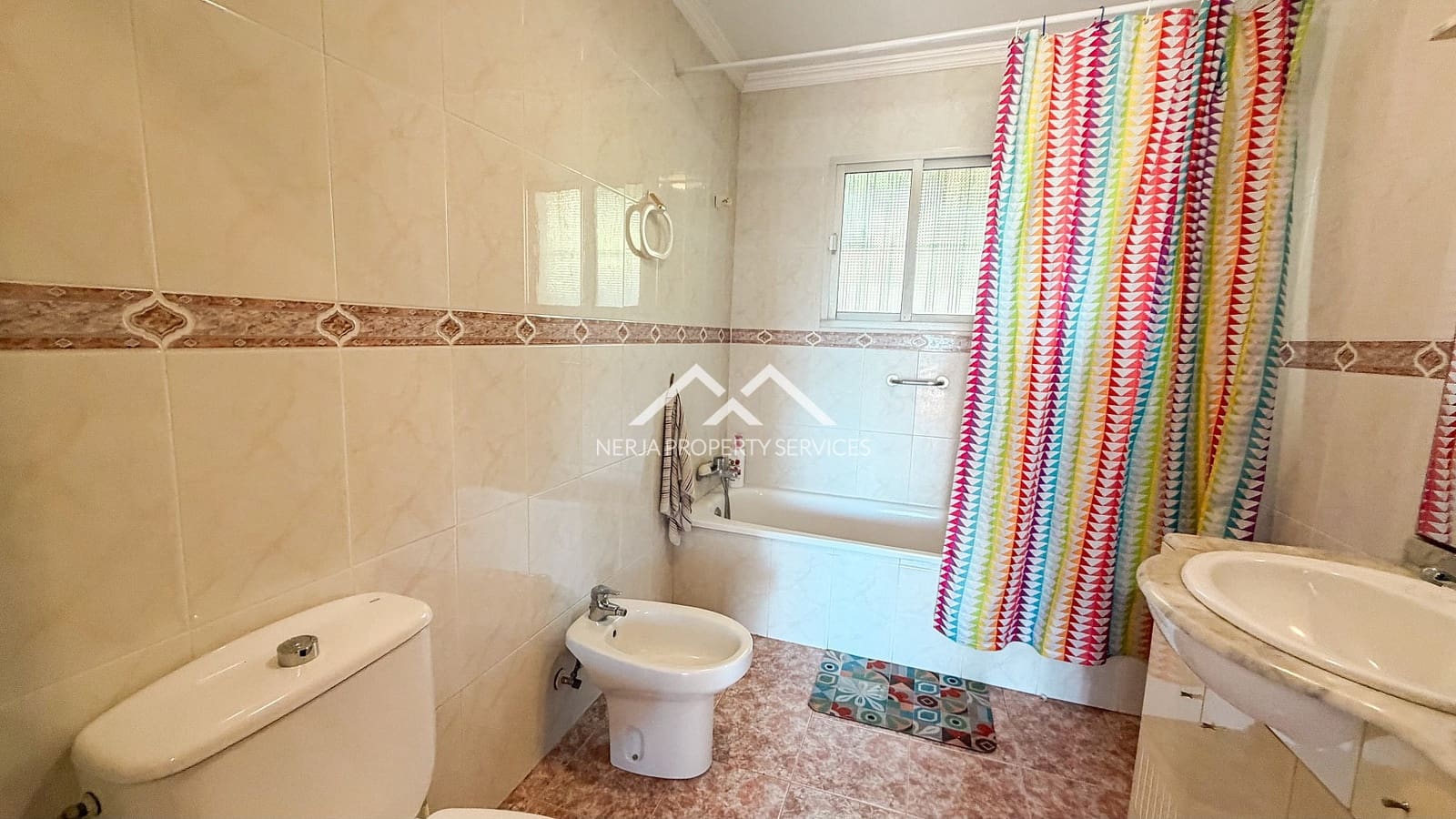 4 chambre Villa/Maison à vendre à Nerja avec piscine - 335 000 € (Ref: 9752354)