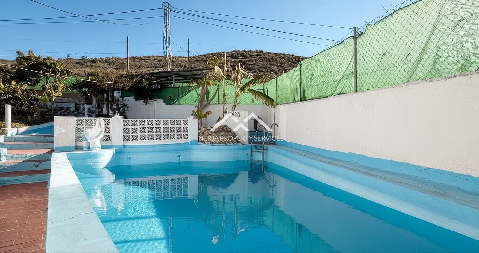 4 chambre Villa/Maison à vendre à Nerja avec piscine - 335 000 € (Ref: 9752354)