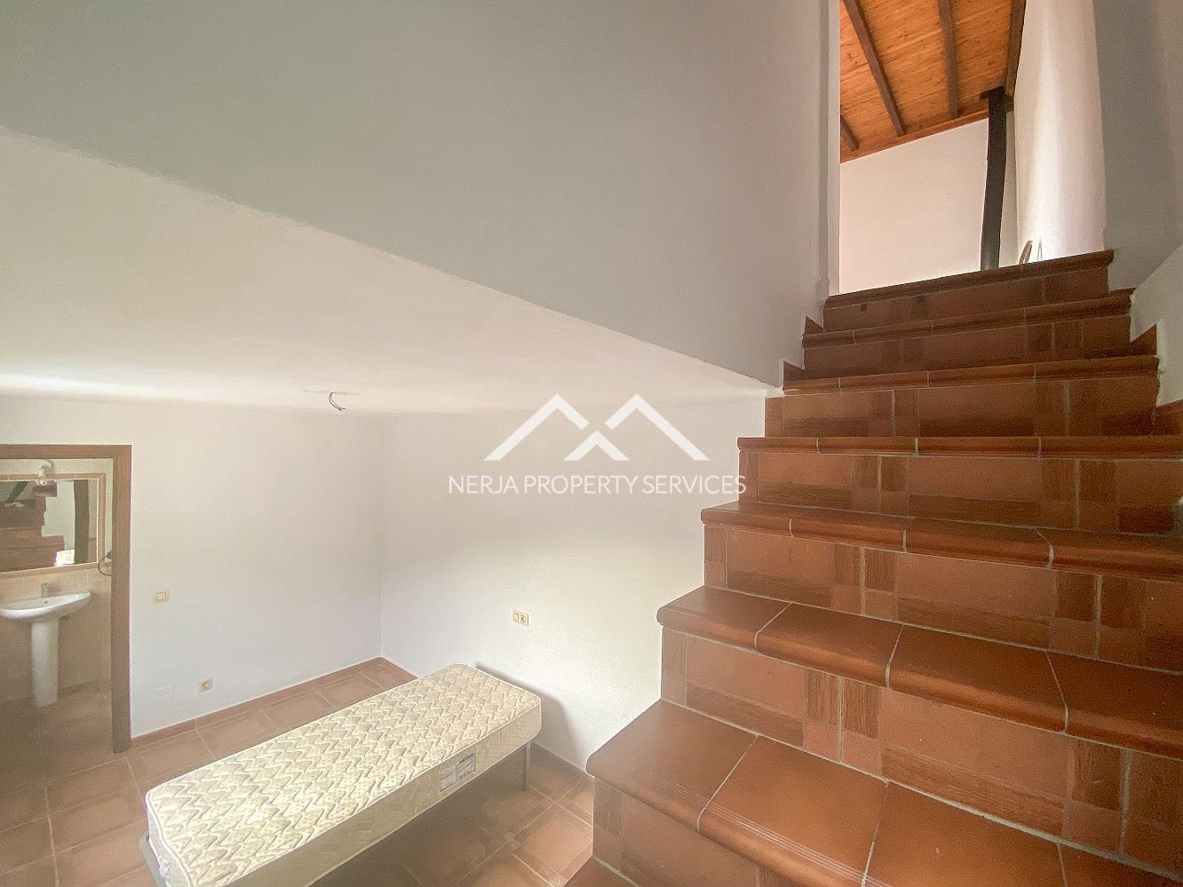 2 bedroom Finca/Country House for rent in Frigiliana with pool garage - € 1,200 (Ref: 9789746)