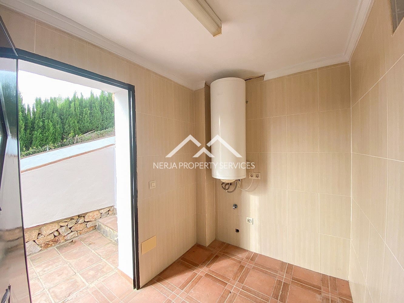 2 bedroom Finca/Country House for rent in Frigiliana with pool garage - € 1,200 (Ref: 9789746)