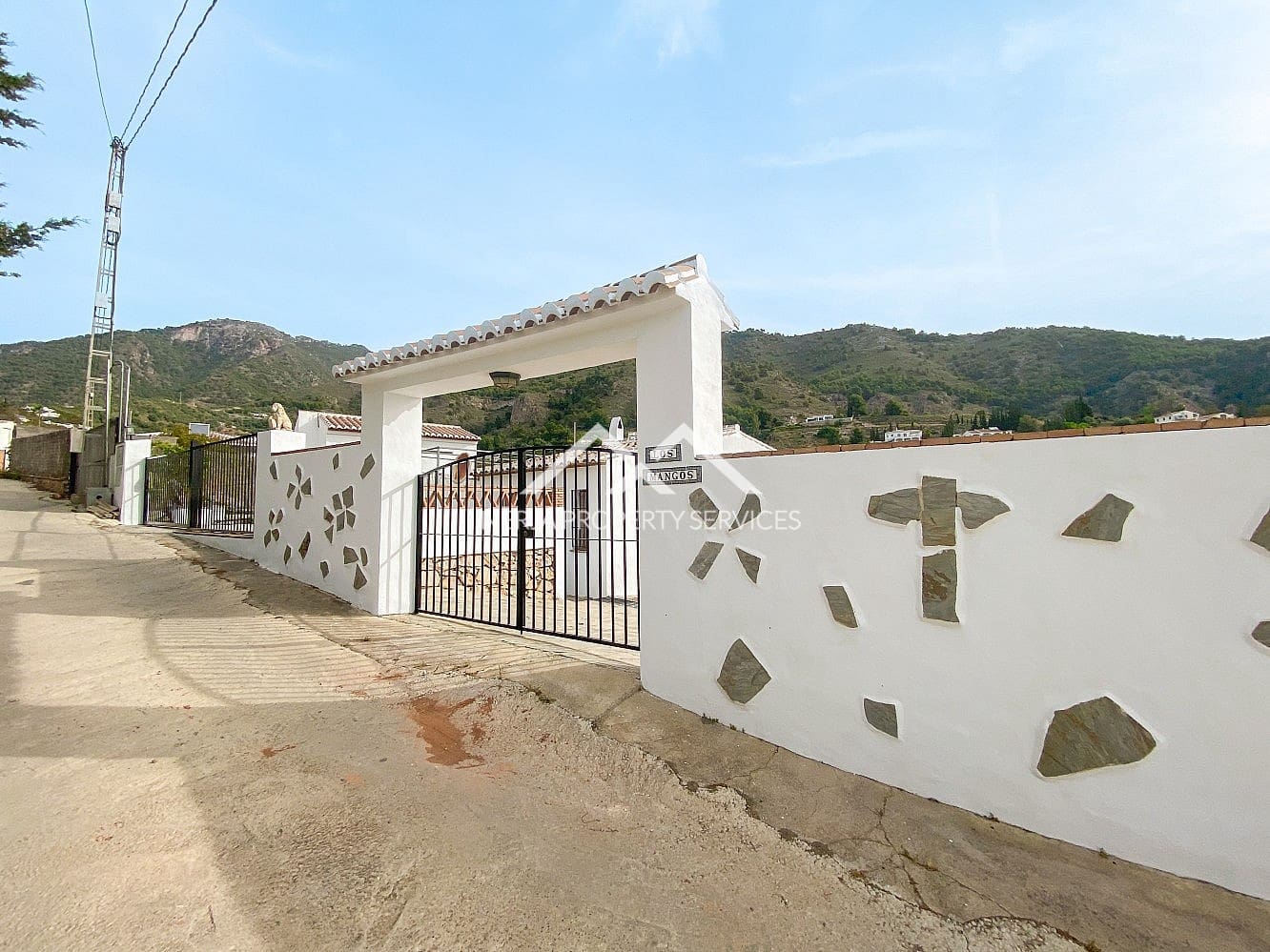 2 bedroom Finca/Country House for rent in Frigiliana with pool garage - € 1,200 (Ref: 9789746)