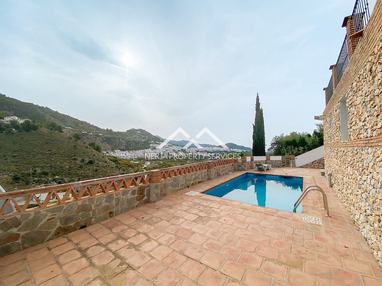 2 bedroom Finca/Country House for rent in Frigiliana with pool garage - € 1,200 (Ref: 9789746)