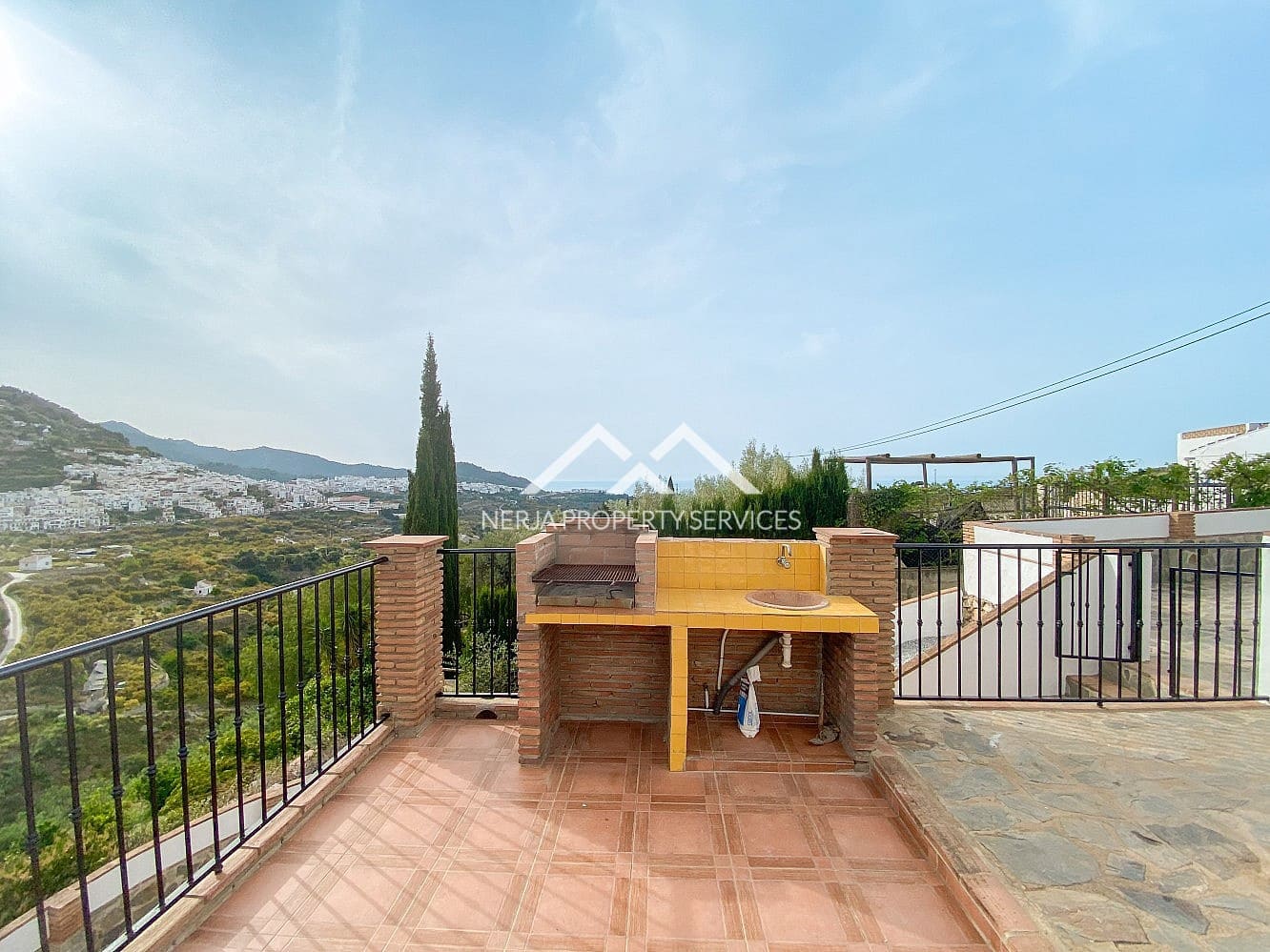 2 bedroom Finca/Country House for rent in Frigiliana with pool garage - € 1,200 (Ref: 9789746)