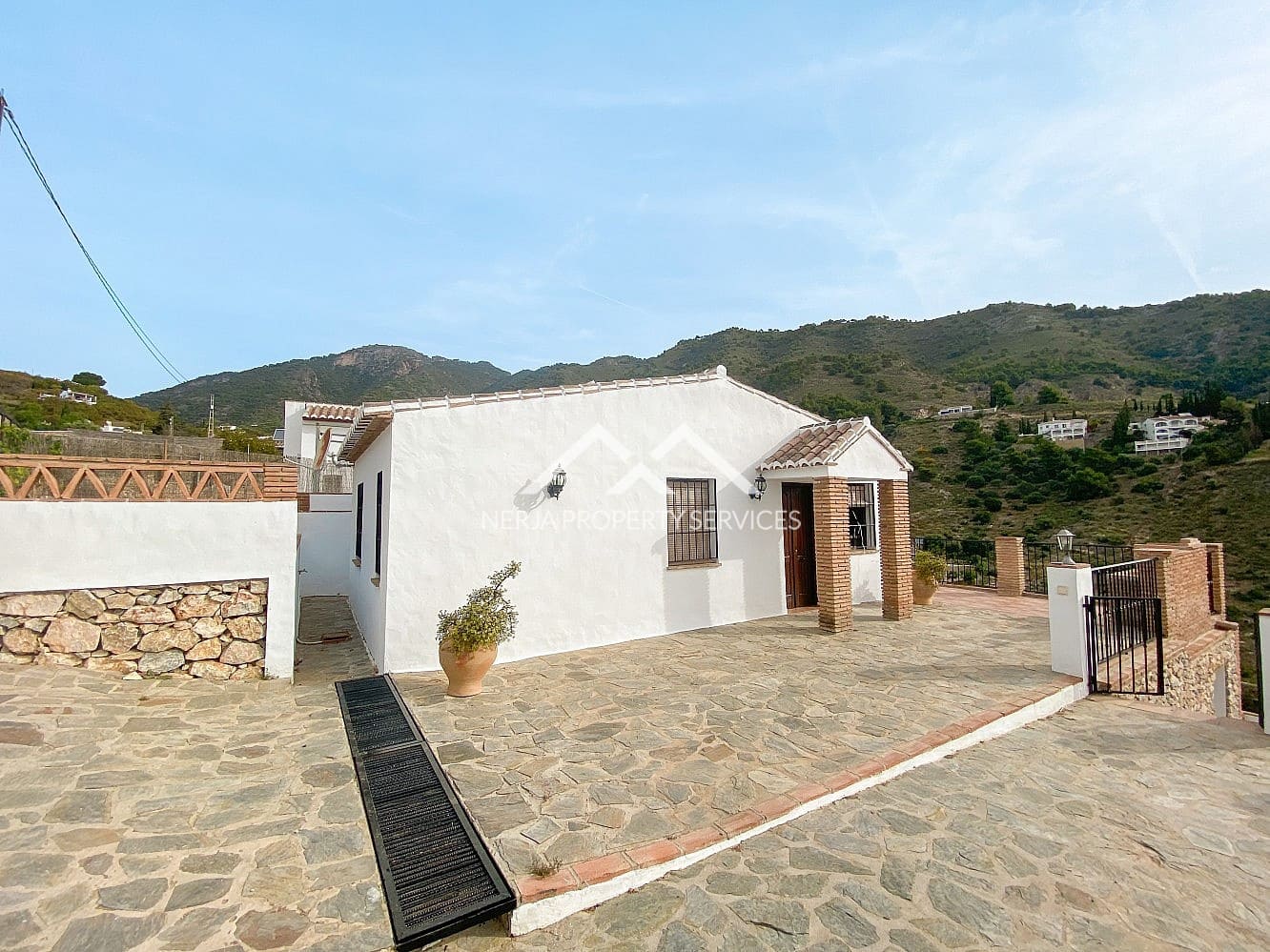 2 bedroom Finca/Country House for rent in Frigiliana with pool garage - € 1,200 (Ref: 9789746)