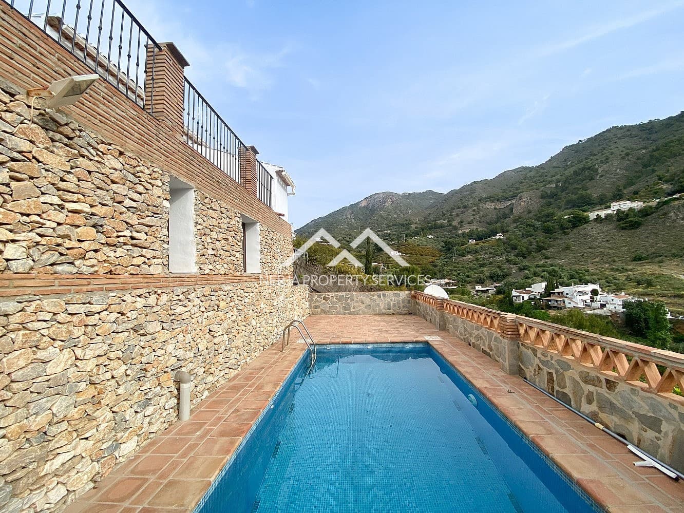 2 bedroom Finca/Country House for rent in Frigiliana with pool garage - € 1,200 (Ref: 9789746)