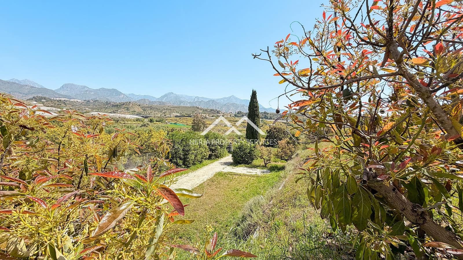 5 makuuhuone Huvila myytävänä paikassa Nerja mukana uima-altaan 
autotalli - 1 179 000 € (Ref: 9798132)