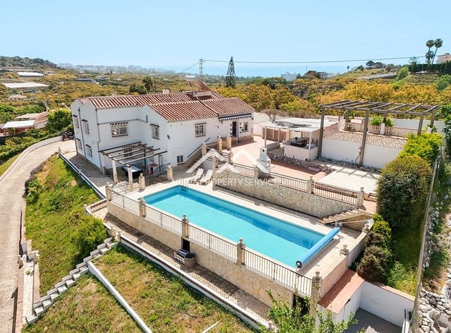 5 makuuhuone Huvila myytävänä paikassa Avda Pescia - Ctra de Frigiliana, Nerja mukana uima-altaan 
autotalli - 1 179 000 € (Ref: 9798132)