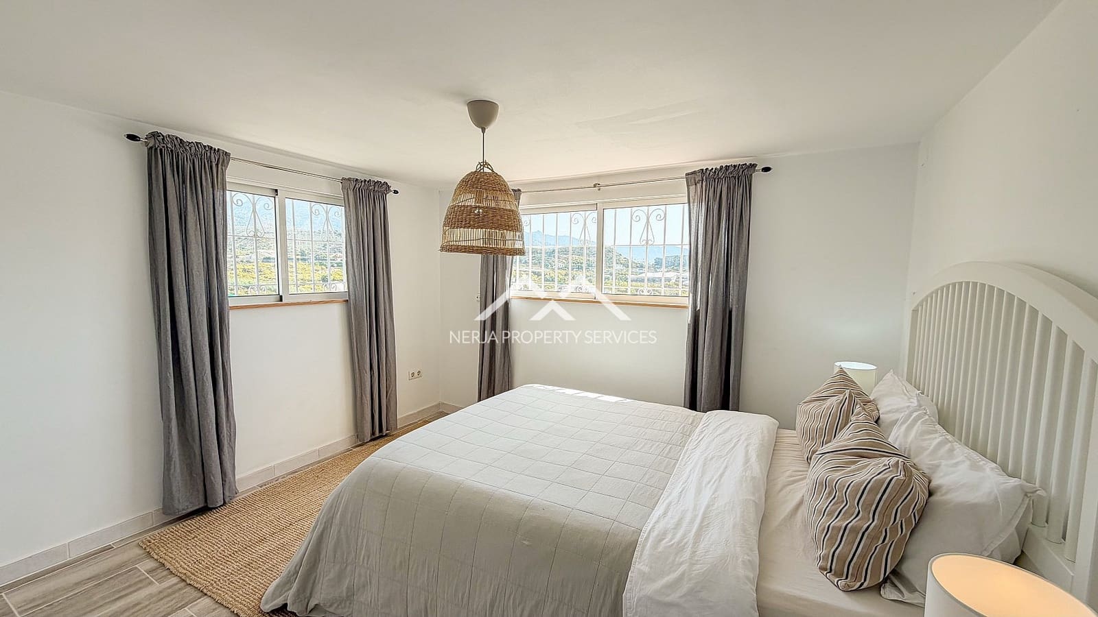 5 makuuhuone Huvila myytävänä paikassa Nerja mukana uima-altaan 
autotalli - 1 179 000 € (Ref: 9798132)