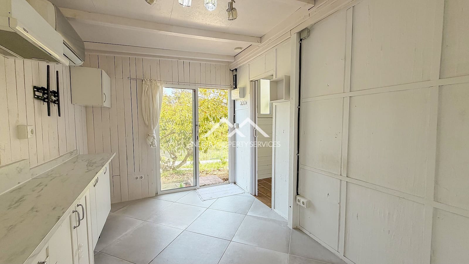 5 makuuhuone Huvila myytävänä paikassa Nerja mukana uima-altaan 
autotalli - 1 179 000 € (Ref: 9798132)