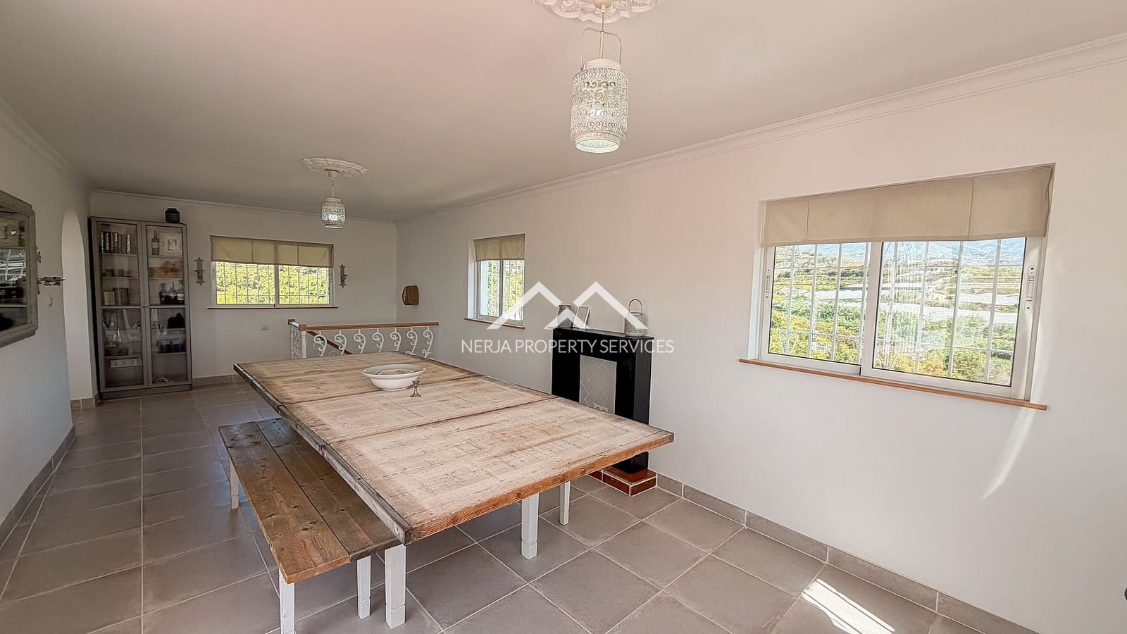 5 makuuhuone Huvila myytävänä paikassa Nerja mukana uima-altaan 
autotalli - 1 179 000 € (Ref: 9798132)