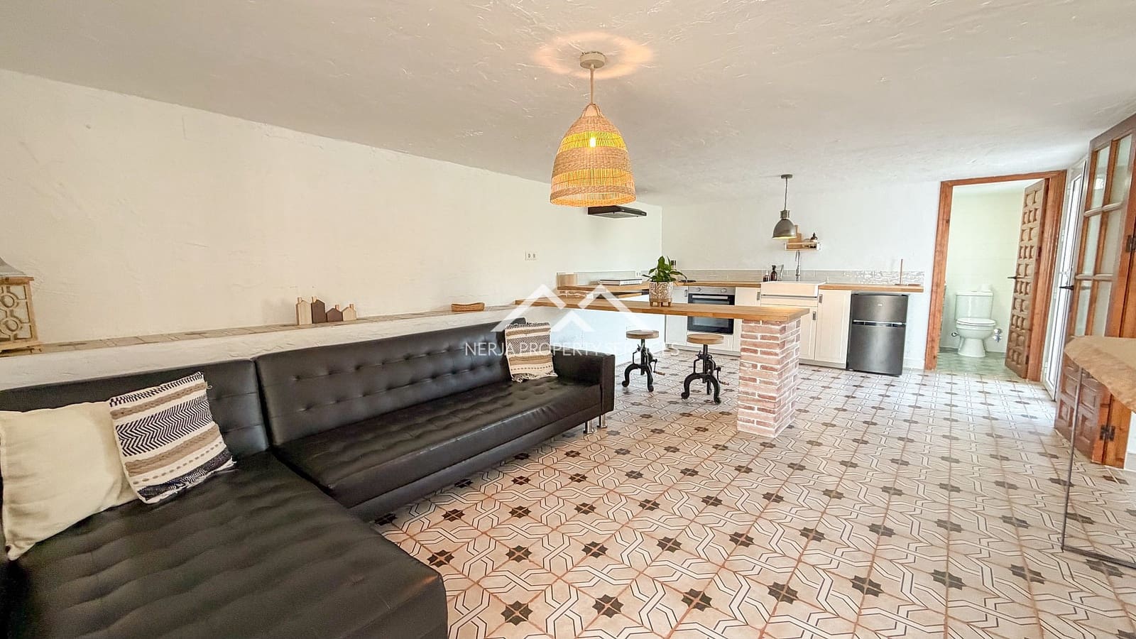 5 makuuhuone Huvila myytävänä paikassa Nerja mukana uima-altaan 
autotalli - 1 179 000 € (Ref: 9798132)