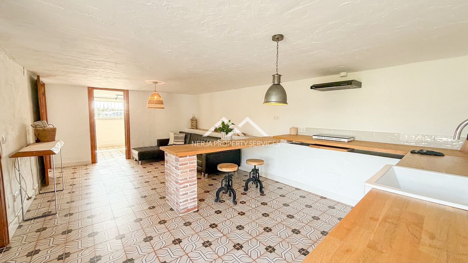 5 makuuhuone Huvila myytävänä paikassa Nerja mukana uima-altaan 
autotalli - 1 179 000 € (Ref: 9798132)