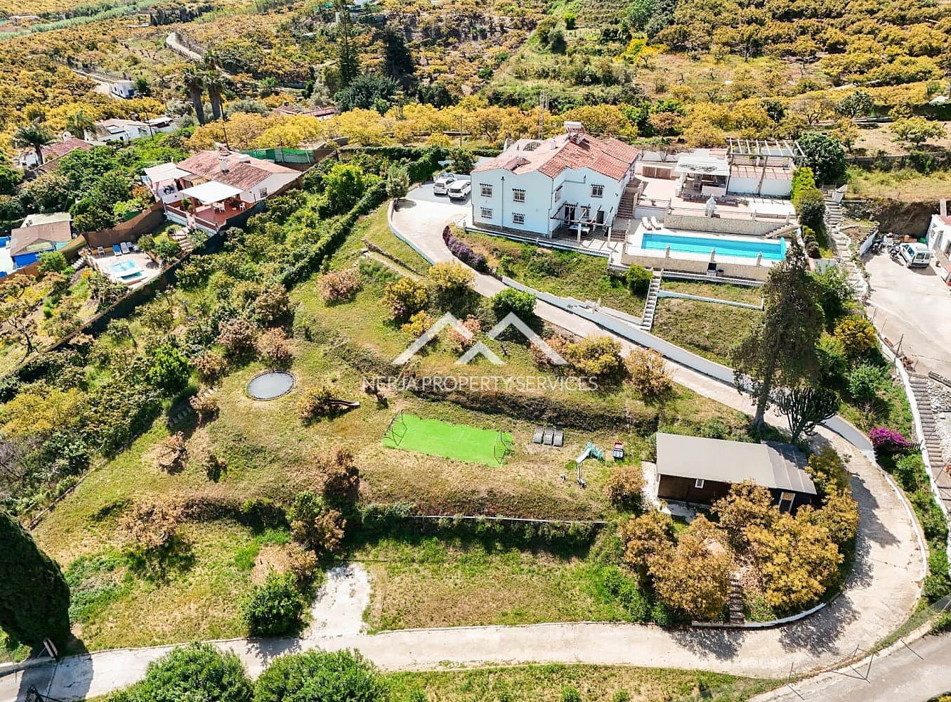 5 makuuhuone Huvila myytävänä paikassa Nerja mukana uima-altaan 
autotalli - 1 179 000 € (Ref: 9798132)