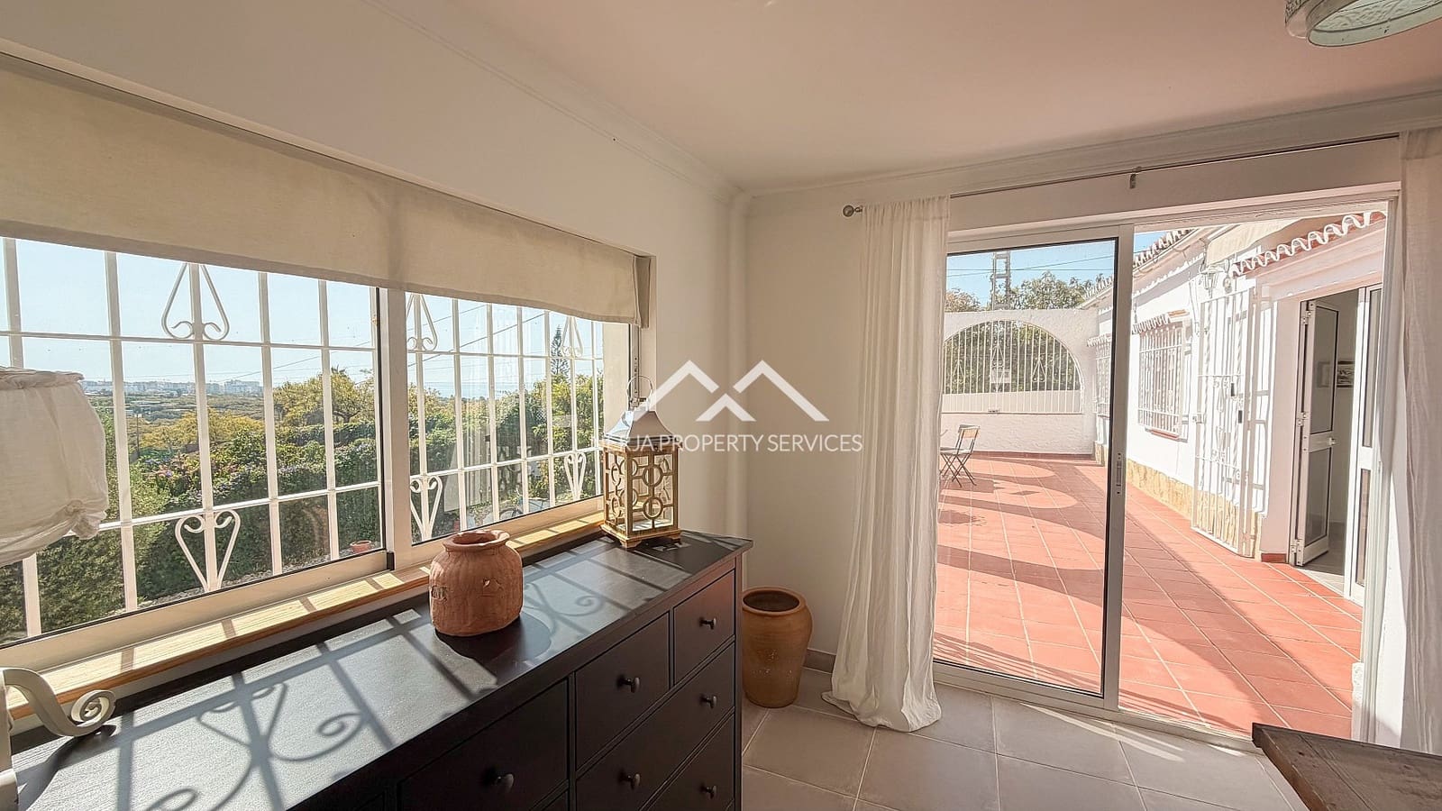 5 makuuhuone Huvila myytävänä paikassa Nerja mukana uima-altaan 
autotalli - 1 179 000 € (Ref: 9798132)