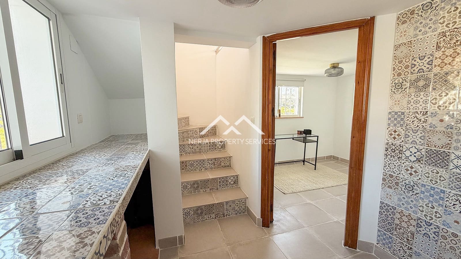 5 makuuhuone Huvila myytävänä paikassa Nerja mukana uima-altaan 
autotalli - 1 179 000 € (Ref: 9798132)