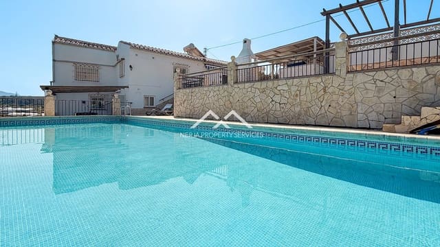 5 makuuhuone Huvila myytävänä paikassa Avda Pescia - Ctra de Frigiliana, Nerja mukana uima-altaan 
autotalli - 1 179 000 € (Ref: 9798132)