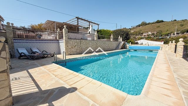 5 makuuhuone Huvila myytävänä paikassa Avda Pescia - Ctra de Frigiliana, Nerja mukana uima-altaan 
autotalli - 1 179 000 € (Ref: 9798132)