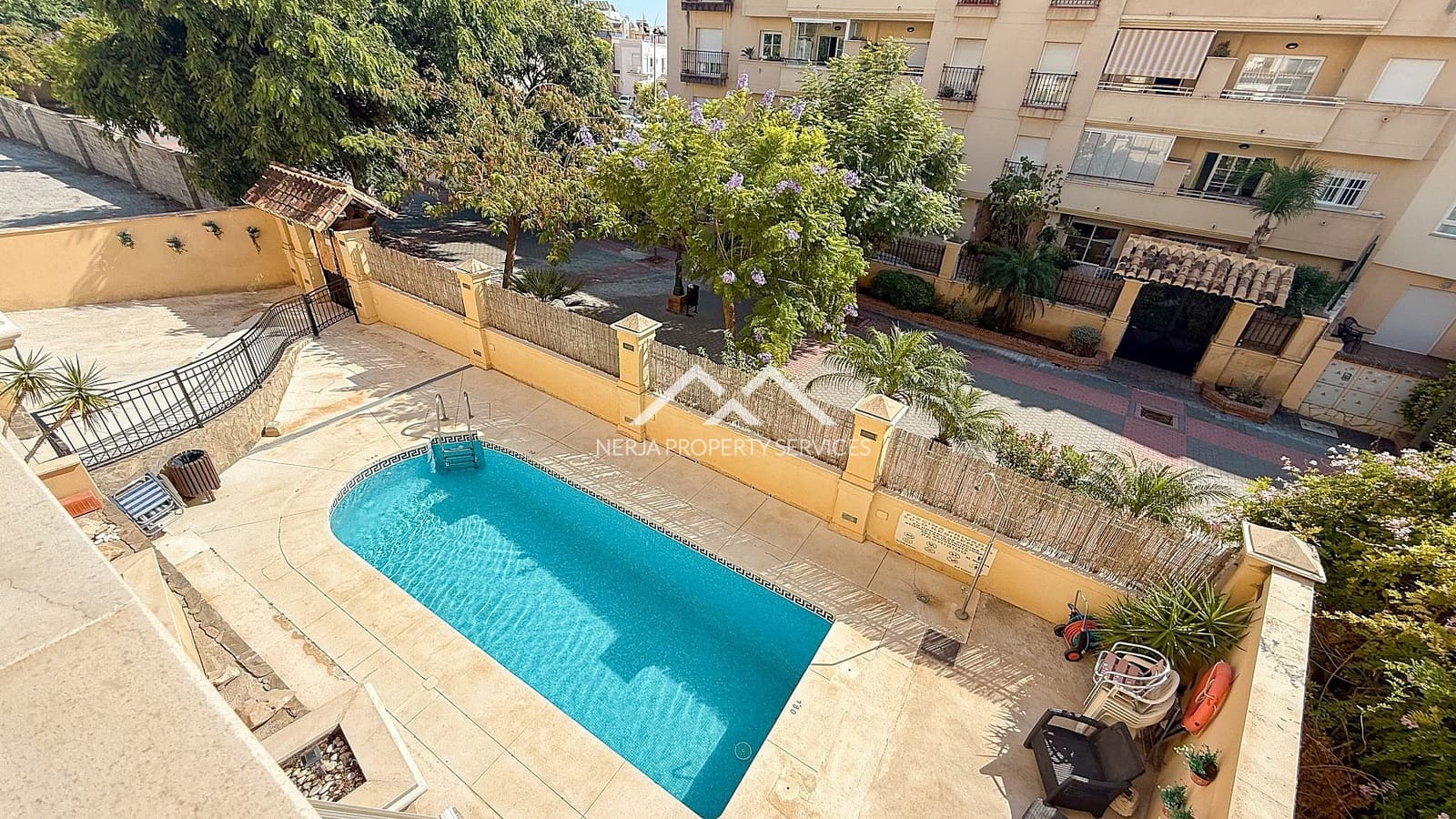 2 bedroom Apartment for sale in Nerja with pool - € 345,000 (Ref: 9819160)