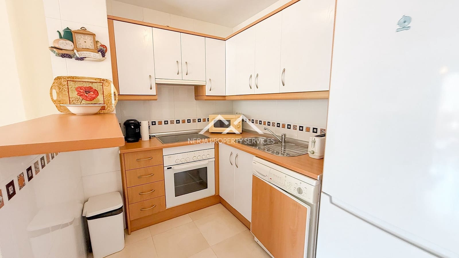 2 bedroom Apartment for sale in Nerja with pool - € 345,000 (Ref: 9819160)