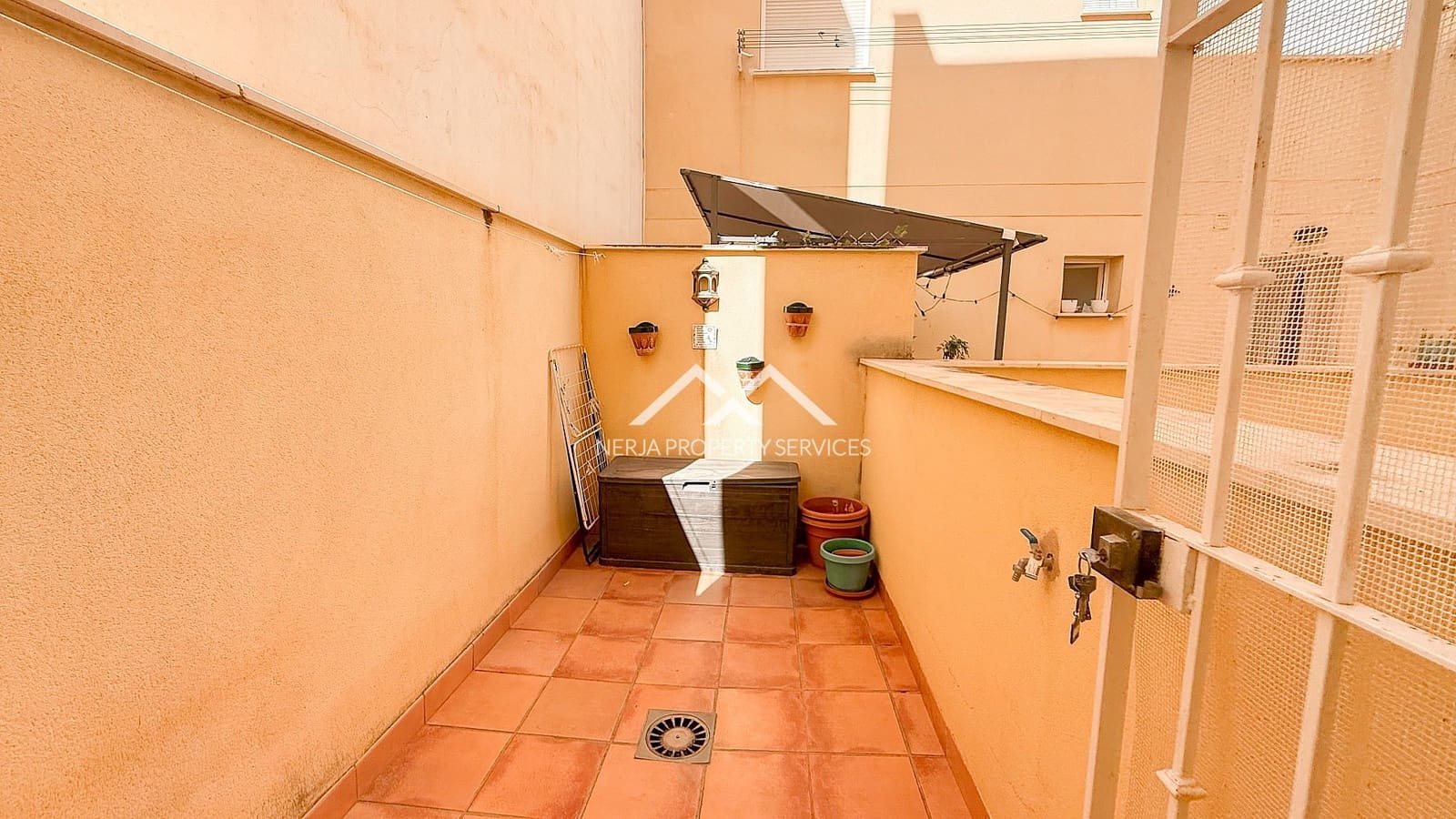 2 bedroom Apartment for sale in Nerja with pool - € 345,000 (Ref: 9819160)