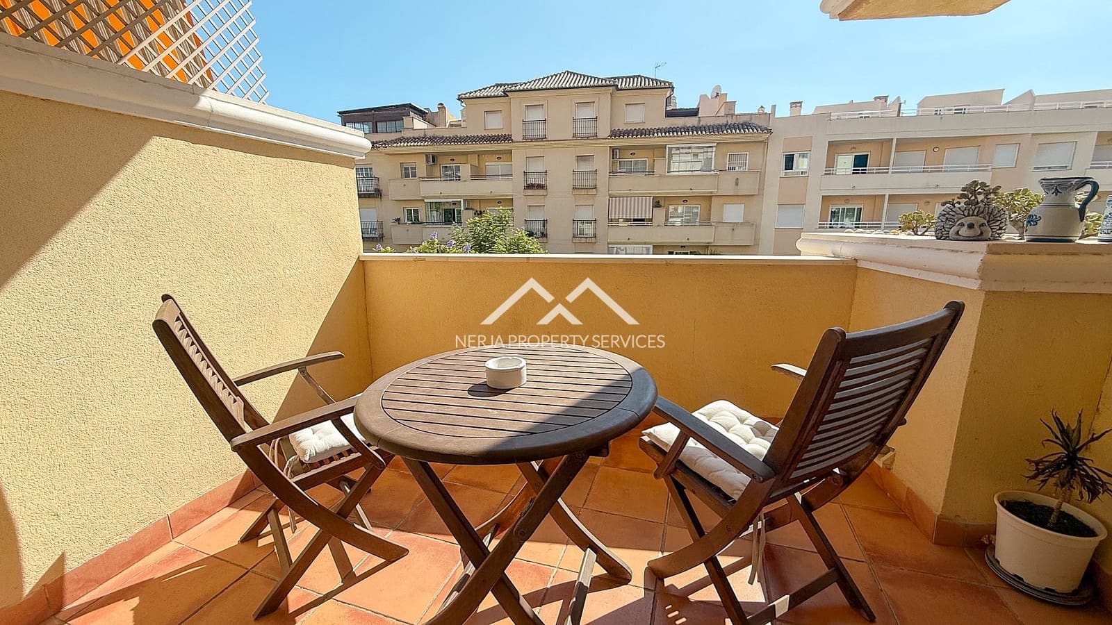 2 bedroom Apartment for sale in Nerja with pool - € 345,000 (Ref: 9819160)