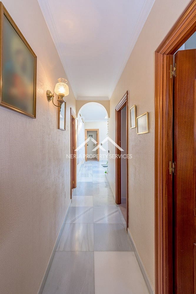 5 bedroom Villa for sale in Nerja with pool - € 2,780,000 (Ref: 9827642)
