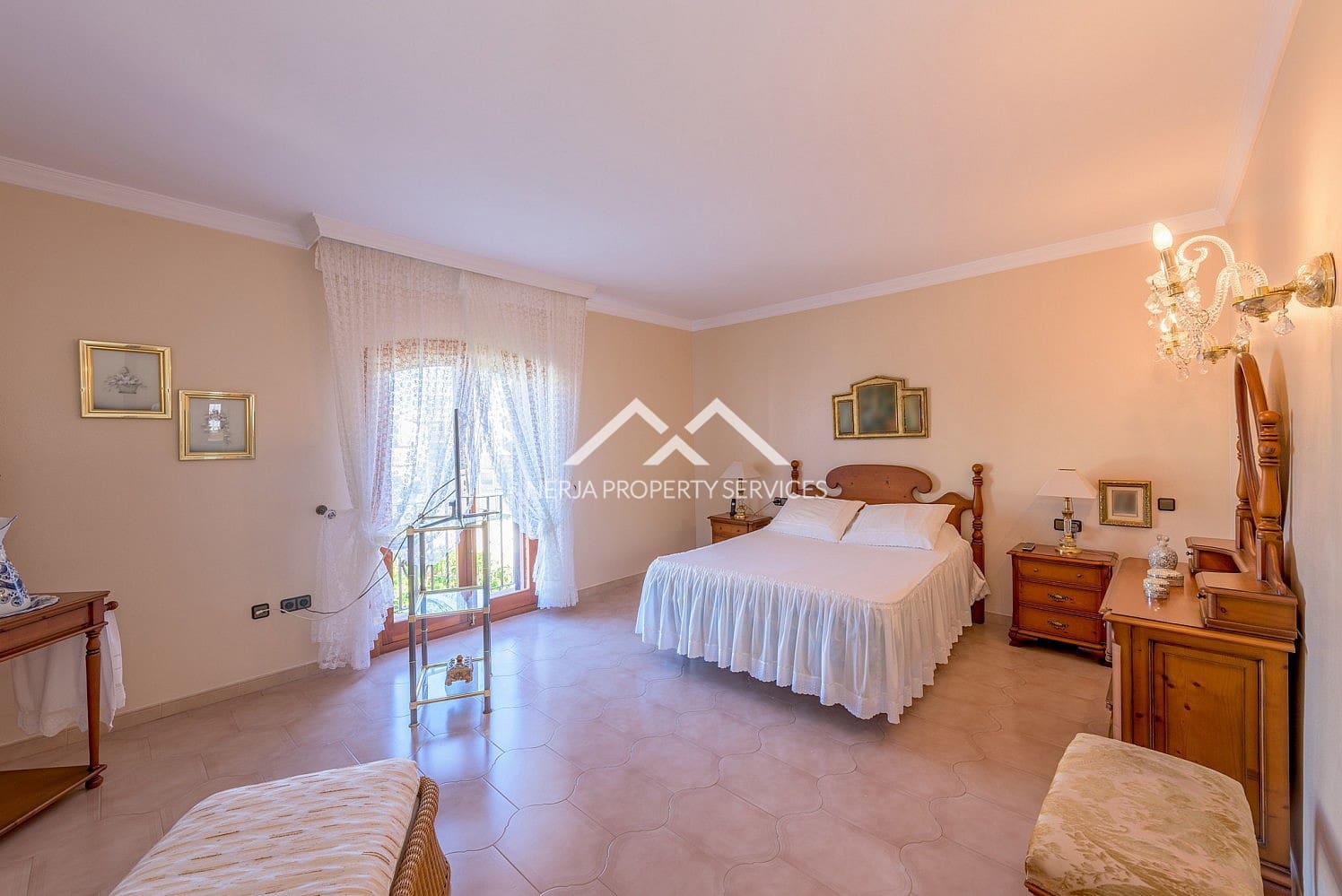 5 bedroom Villa for sale in Nerja with pool - € 2,780,000 (Ref: 9827642)