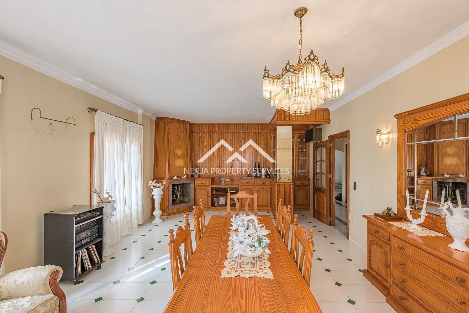 5 bedroom Villa for sale in Nerja with pool - € 2,780,000 (Ref: 9827642)
