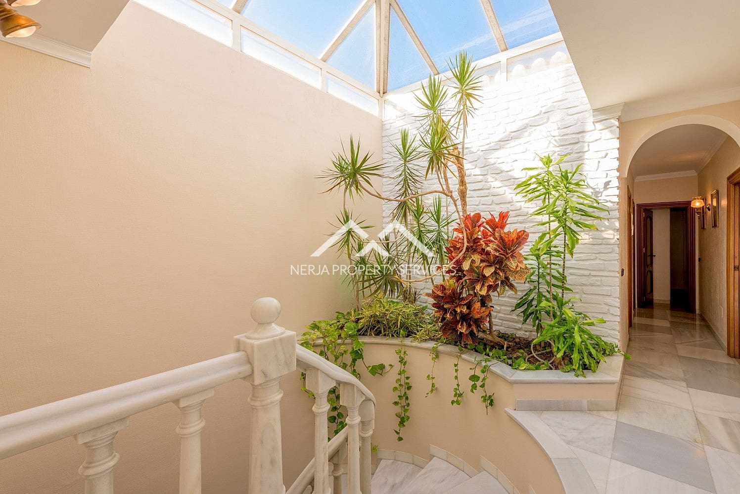 5 bedroom Villa for sale in Nerja with pool - € 2,780,000 (Ref: 9827642)