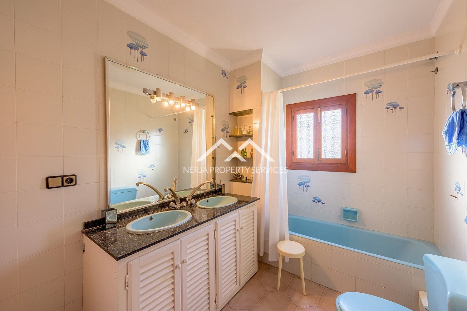 5 bedroom Villa for sale in Nerja with pool - € 2,780,000 (Ref: 9827642)
