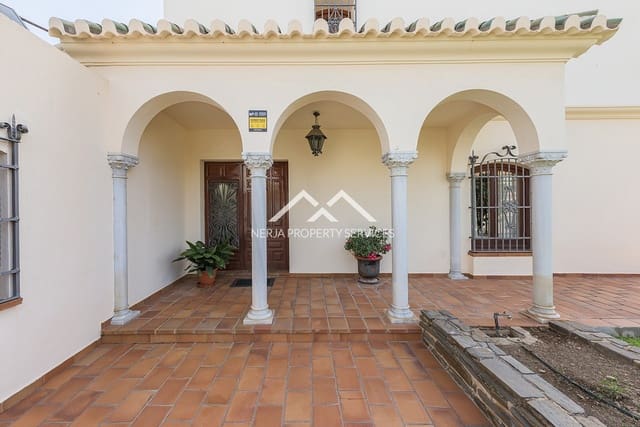 5 sypialnia Willa na sprzedaż w Centro, Nerja z basenem - 2 780 000 € (Ref: 9827642)