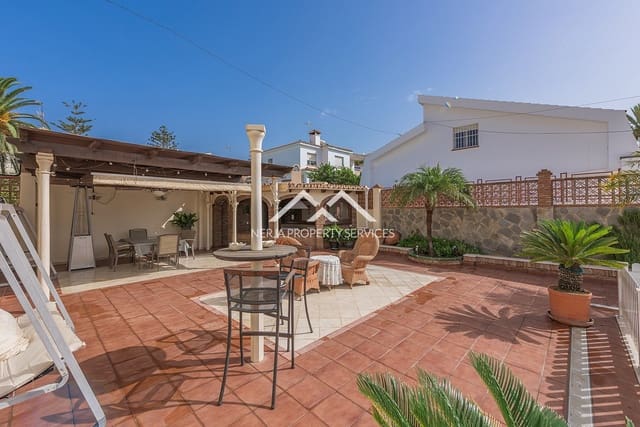 5 sypialnia Willa na sprzedaż w Centro, Nerja z basenem - 2 780 000 € (Ref: 9827642)