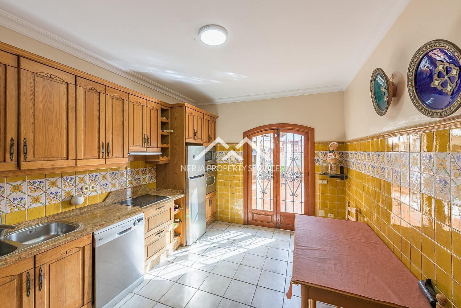 5 bedroom Villa for sale in Nerja with pool - € 2,780,000 (Ref: 9827642)