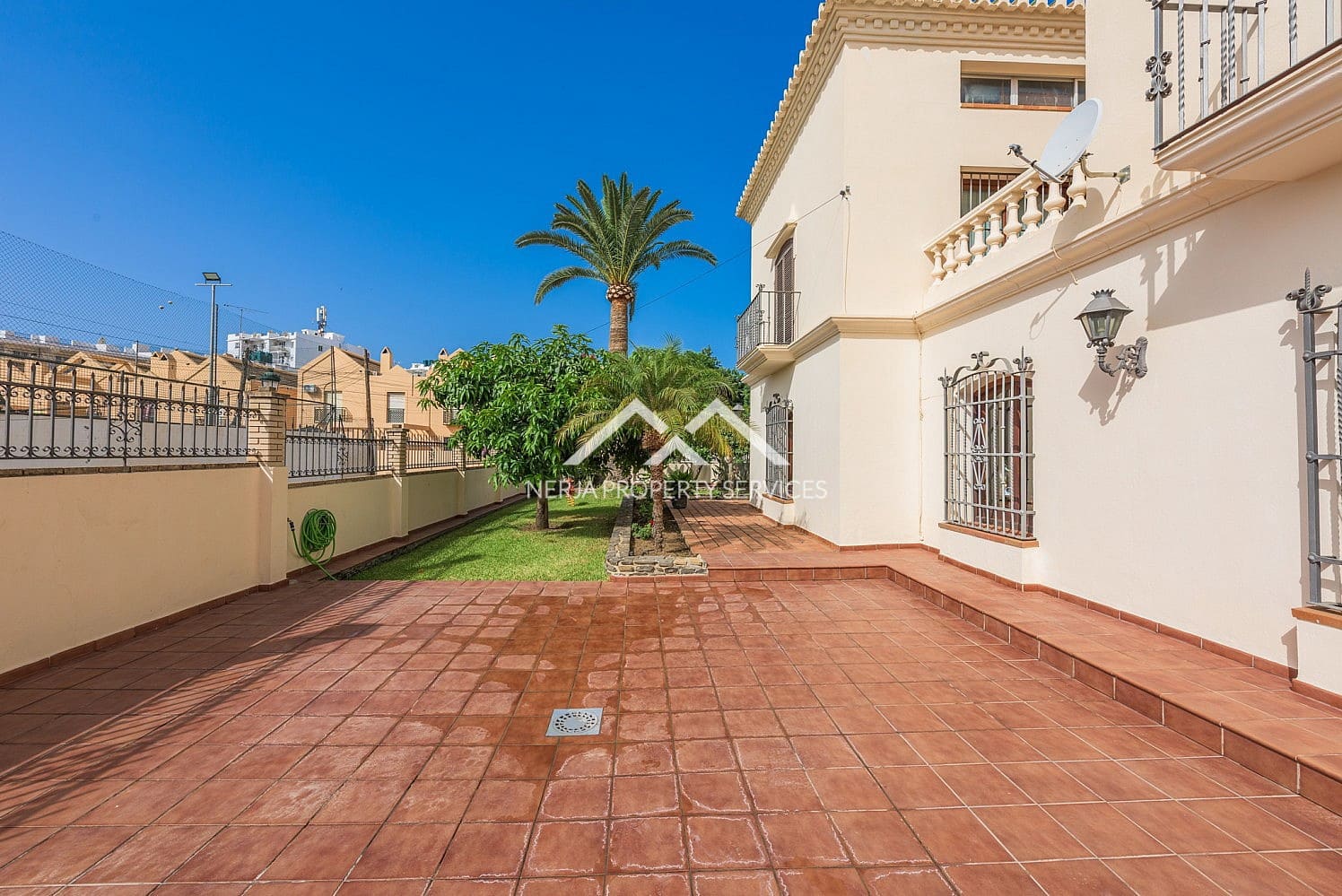 5 bedroom Villa for sale in Nerja with pool - € 2,780,000 (Ref: 9827642)