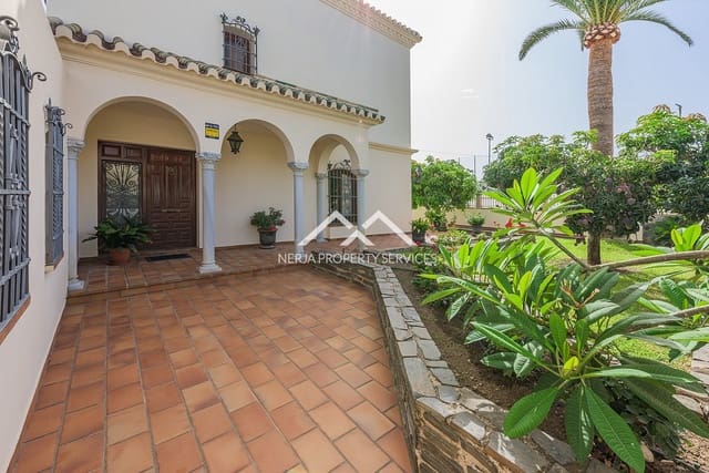 5 sypialnia Willa na sprzedaż w Centro, Nerja z basenem - 2 780 000 € (Ref: 9827642)