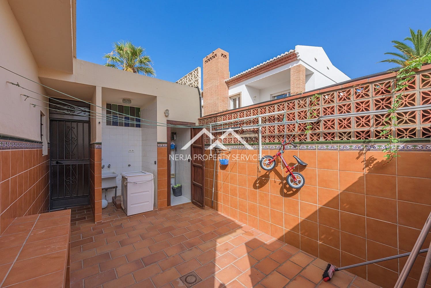5 bedroom Villa for sale in Nerja with pool - € 2,780,000 (Ref: 9827642)