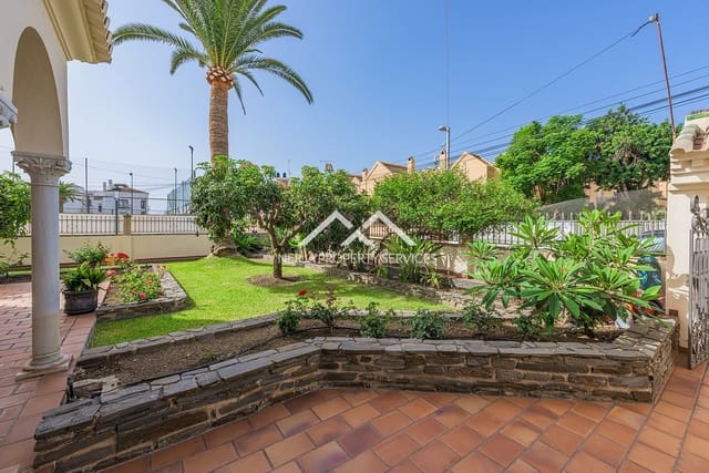 5 sypialnia Willa na sprzedaż w Centro, Nerja z basenem - 2 780 000 € (Ref: 9827642)