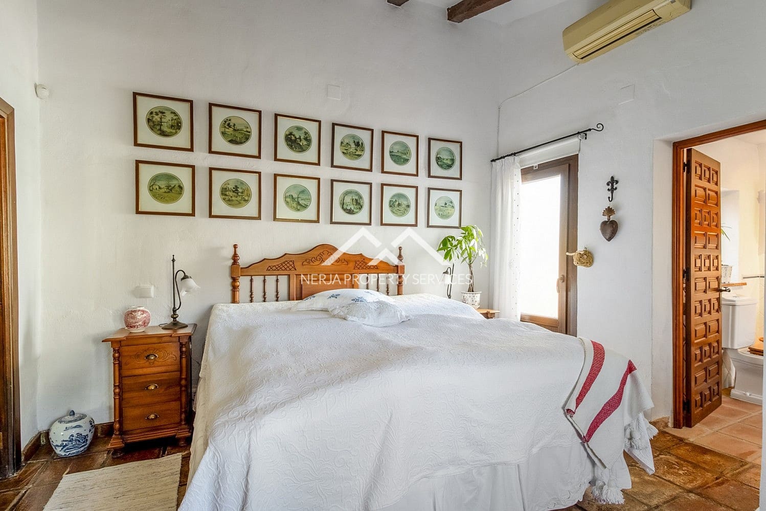4 bedroom Villa for sale in Nerja with pool - € 995,000 (Ref: 9834652)