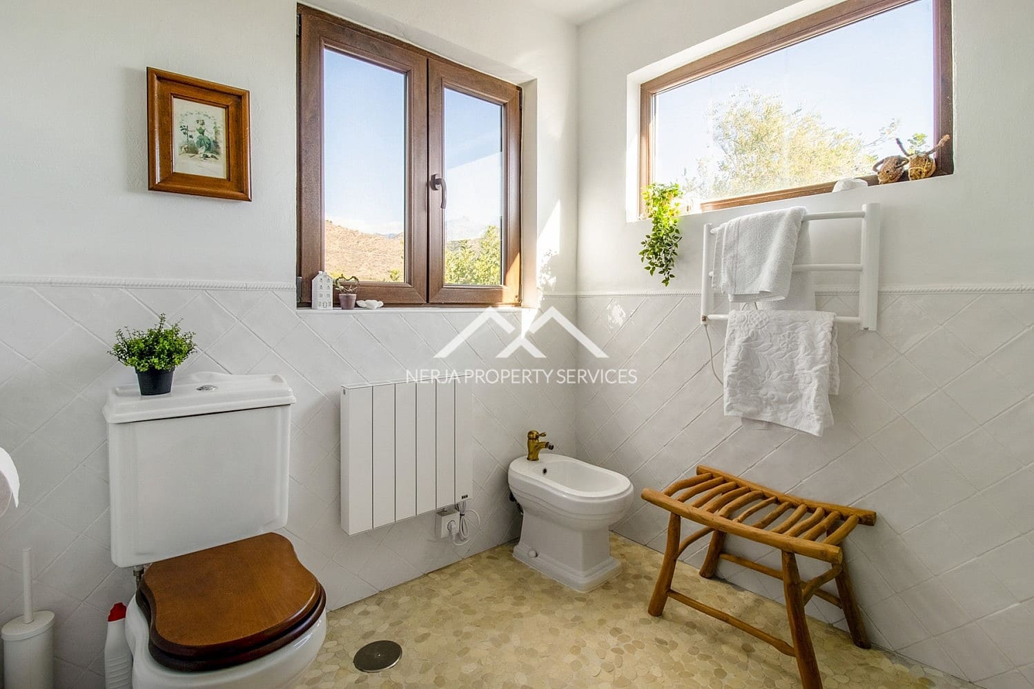 4 bedroom Villa for sale in Nerja with pool - € 995,000 (Ref: 9834652)
