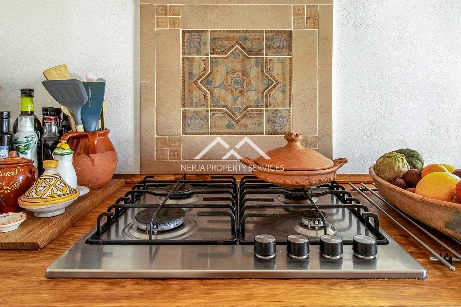 4 bedroom Villa for sale in Nerja with pool - € 995,000 (Ref: 9834652)