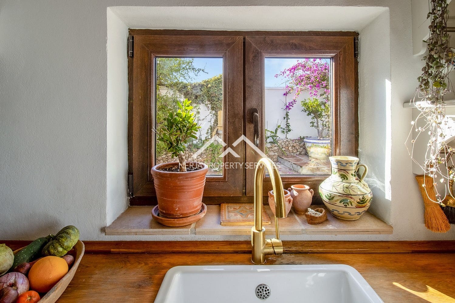 4 bedroom Villa for sale in Nerja with pool - € 995,000 (Ref: 9834652)