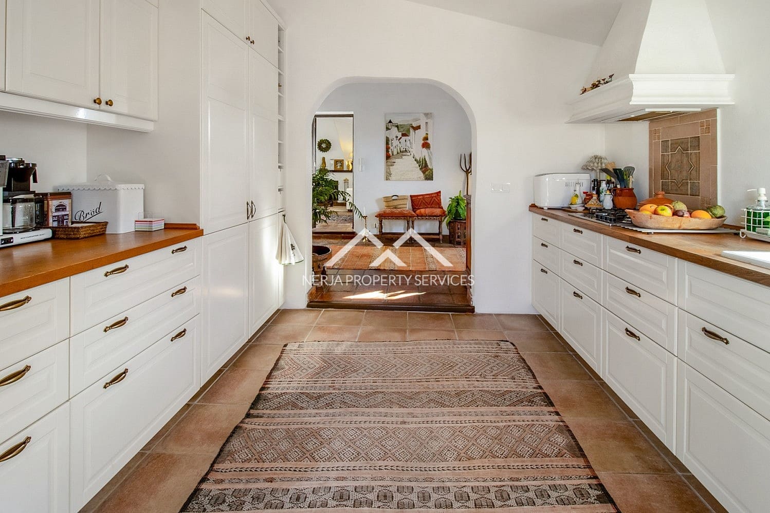 4 bedroom Villa for sale in Nerja with pool - € 995,000 (Ref: 9834652)