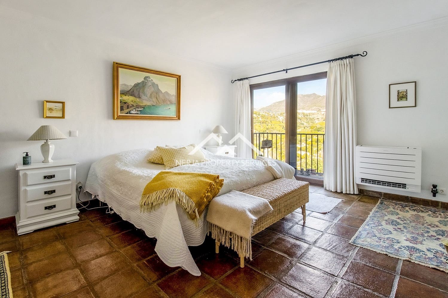 4 bedroom Villa for sale in Nerja with pool - € 995,000 (Ref: 9834652)