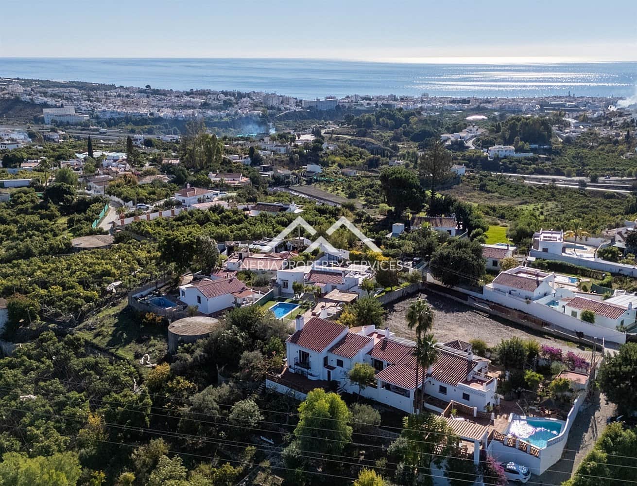 4 bedroom Villa for sale in Nerja with pool - € 995,000 (Ref: 9834652)