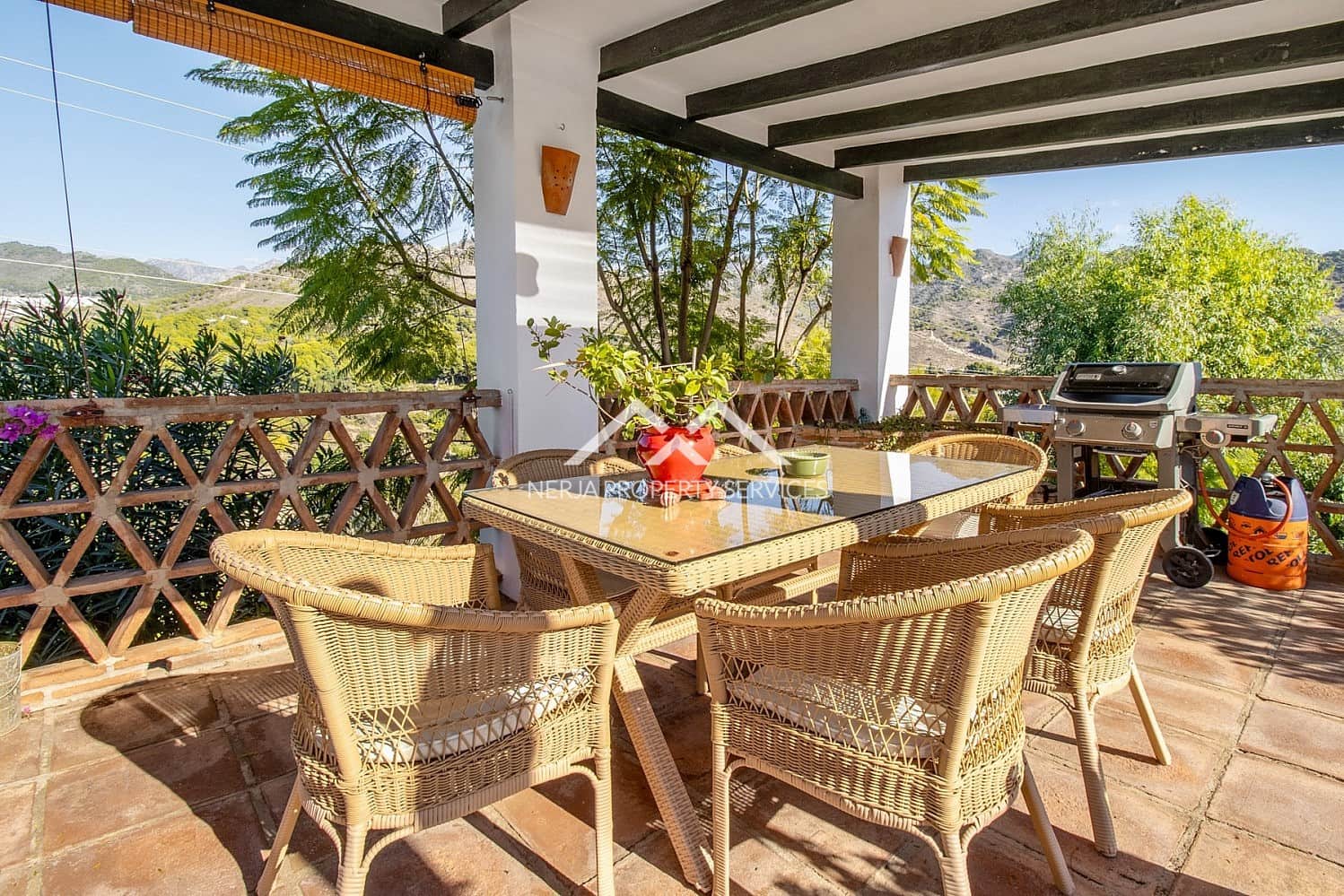 4 bedroom Villa for sale in Nerja with pool - € 995,000 (Ref: 9834652)