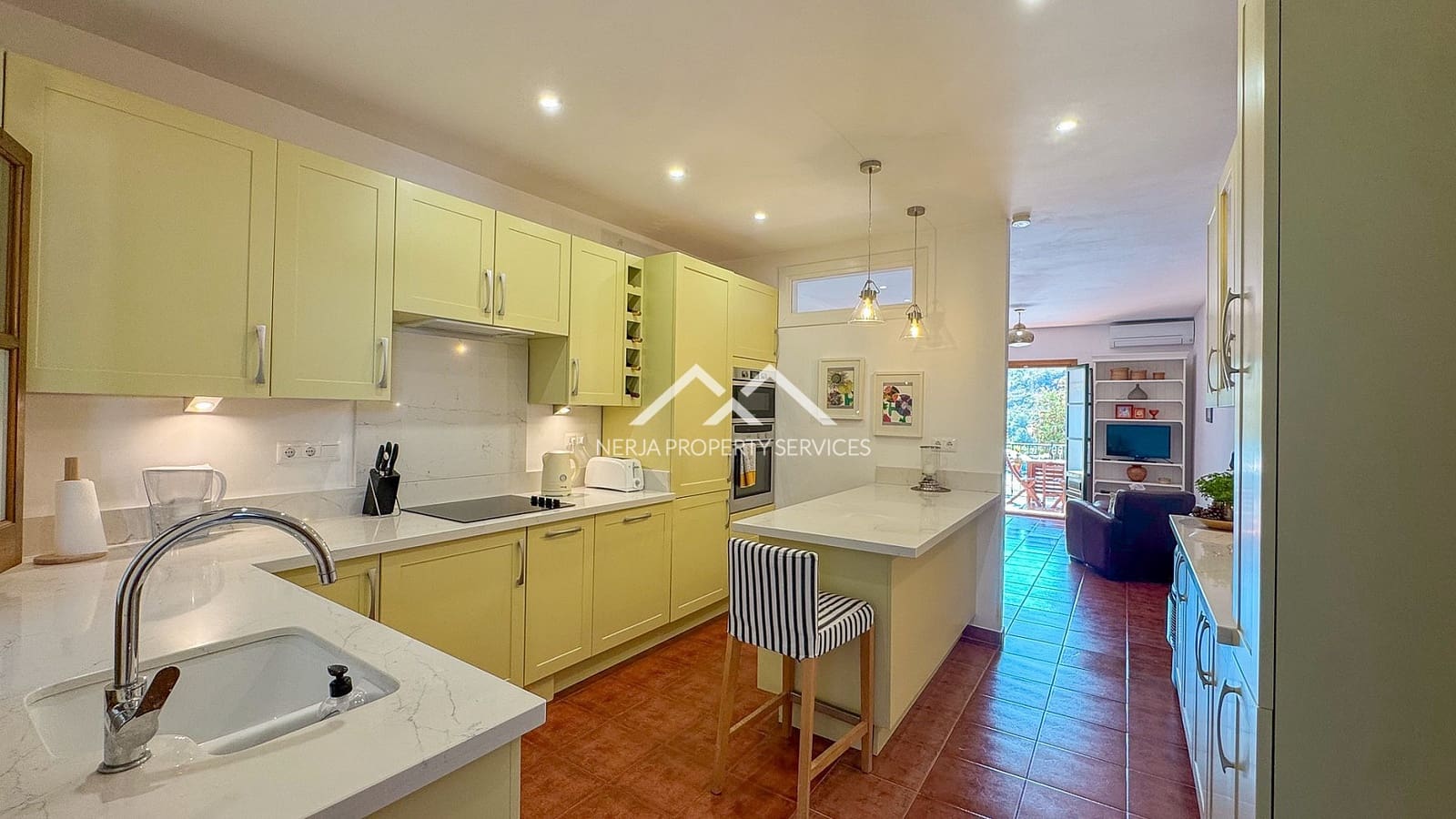 2 bedroom Apartment for sale in Frigiliana with pool garage - € 285,000 (Ref: 9834653)