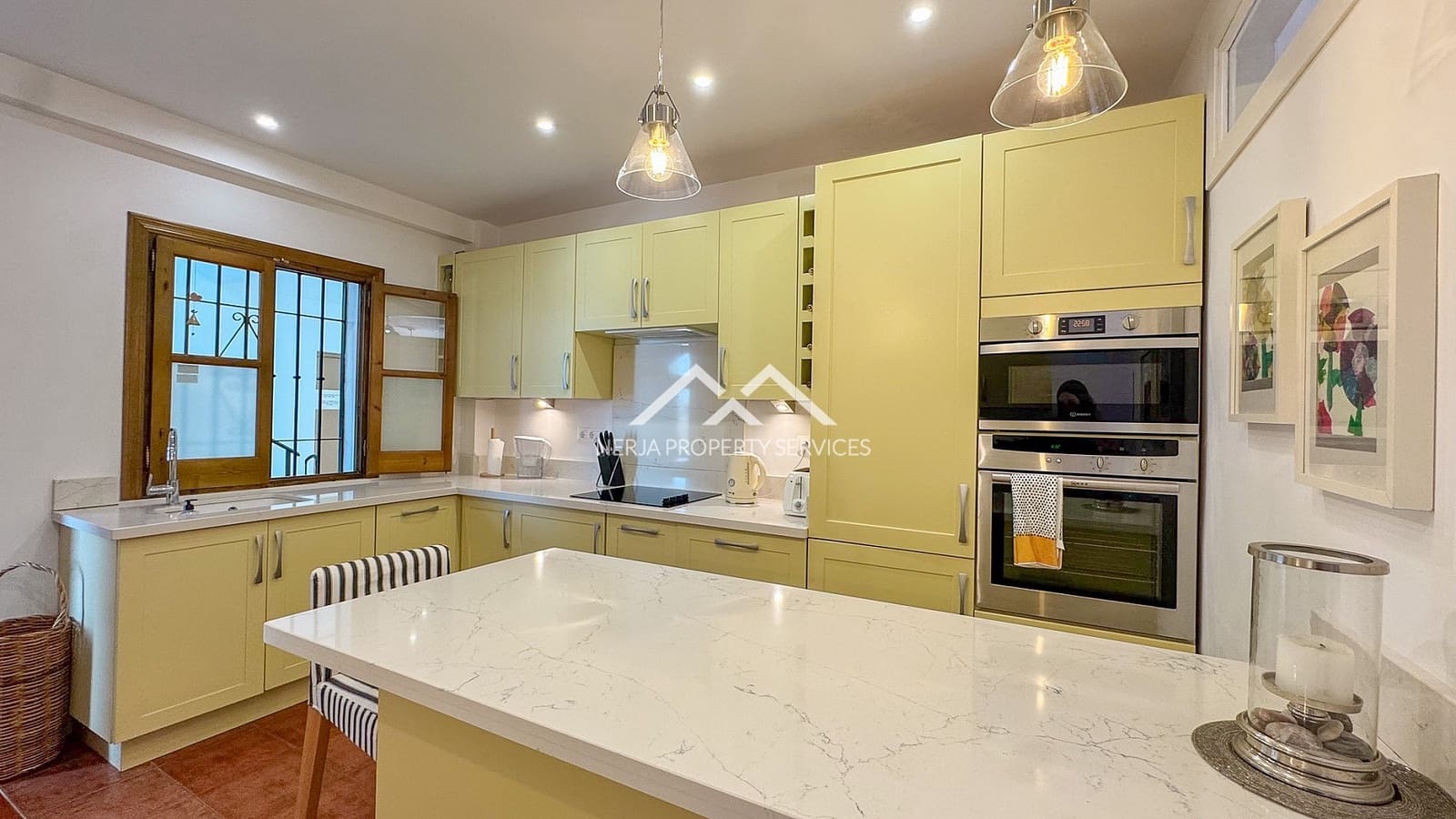 2 bedroom Apartment for sale in Frigiliana with pool garage - € 285,000 (Ref: 9834653)