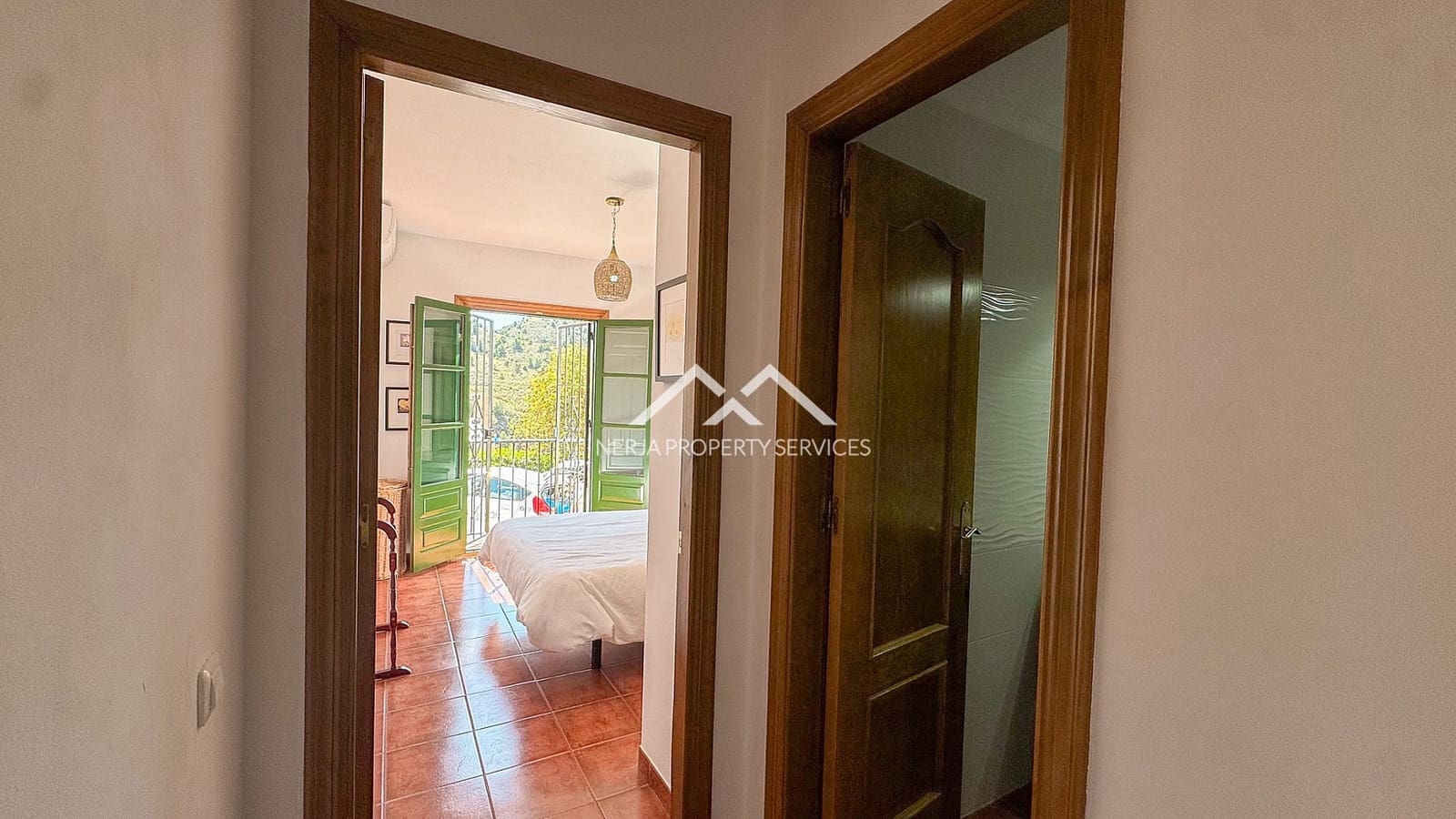2 bedroom Apartment for sale in Frigiliana with pool garage - € 285,000 (Ref: 9834653)